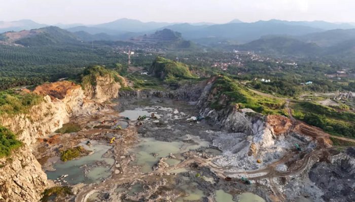 Jumlah Izin Pertambangan yang Terbit Berdasarkan Komoditas di Jawa Barat